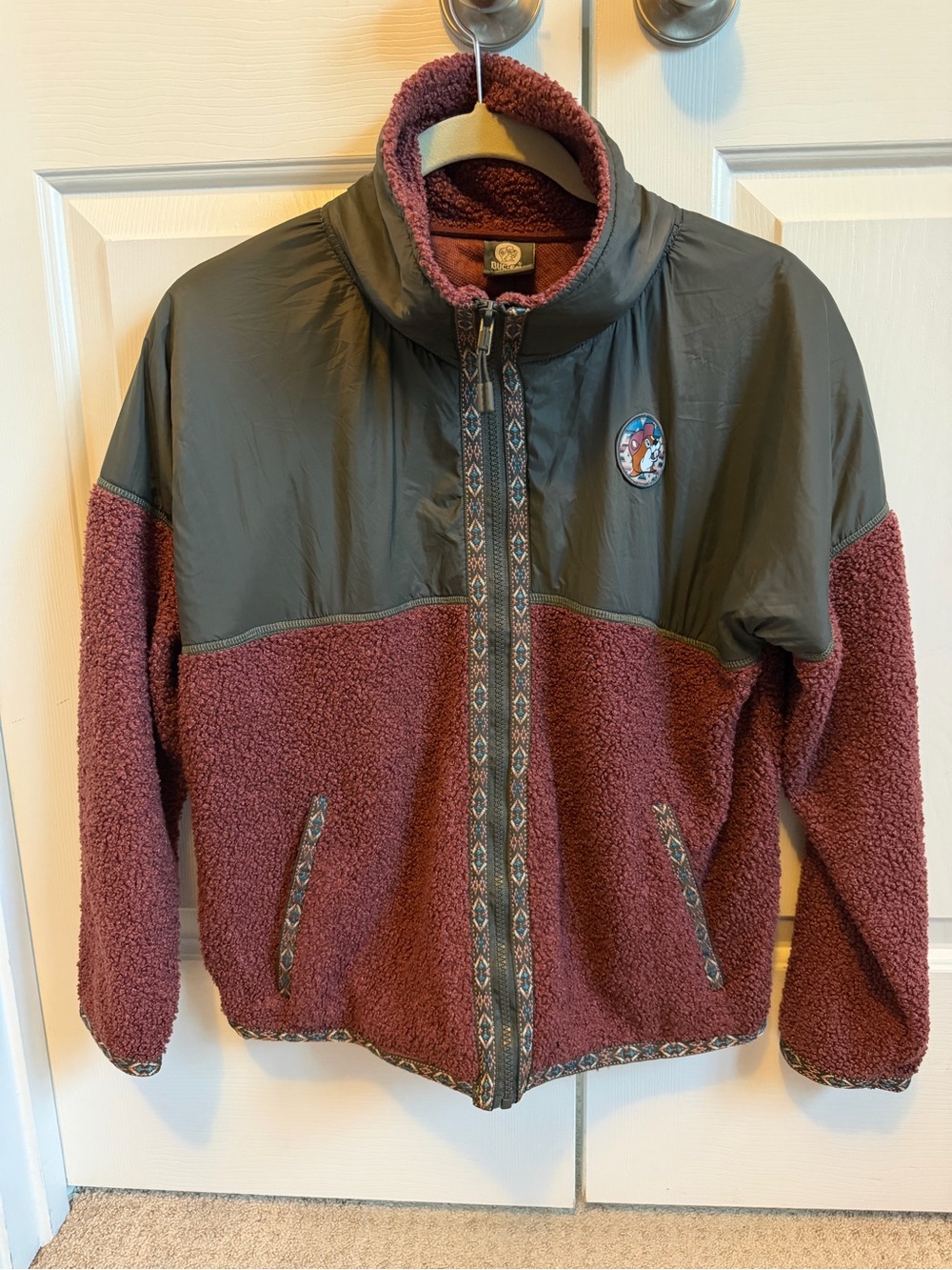Buc-ee’s Sherpa Jacket in Burgundy and Black Women’s Small